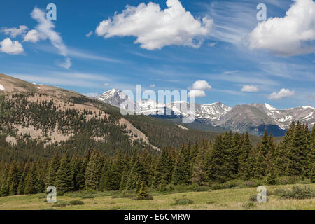 Blick vom Boreas Passstrasse in Colorado. Die Denver, South Park und Pacific Narrow Gauge Railroad diente einst diese Gegend. Stockfoto