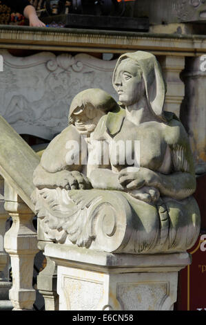 Detail der Barhocker Artusa auf dem langen Markt (Dlugi Targ) in Danzig, Polen, Europa Stockfoto