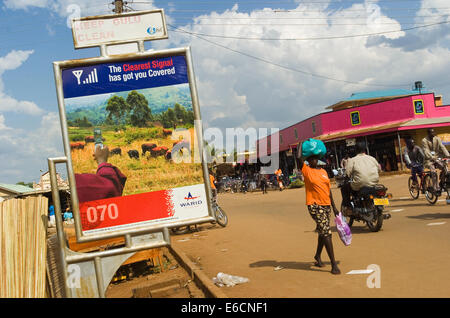 Handy-Werbung in Gulu in Norduganda. Handy-Nutzung ist auf dem Vormarsch mit Werbung überall. Stockfoto