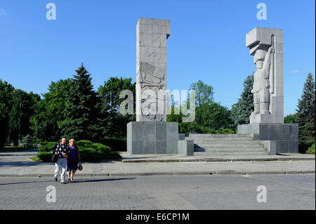 Sowjetischen Ehrenmal am Plac Xawerego Dunikowskiego in Olsztyn, Polen, Europa Stockfoto