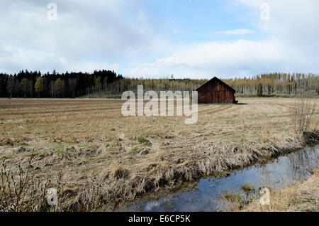 alte Scheune steht in dem Gebiet, Finnland Stockfoto