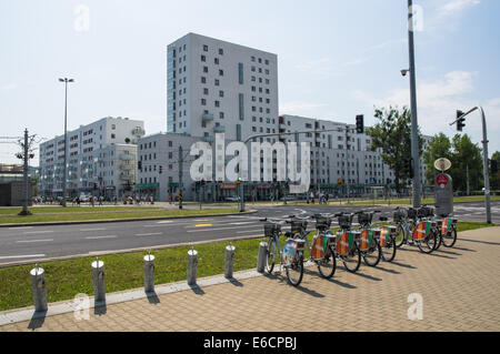 Blöcke von Wohnungen und Apartments neben Warschau Metro Mlociny Station in Warschau Polen Stockfoto