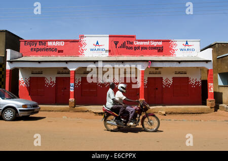 Handy-Werbung in Gulu in Norduganda. Handy-Nutzung ist auf dem Vormarsch mit Werbung überall. Stockfoto