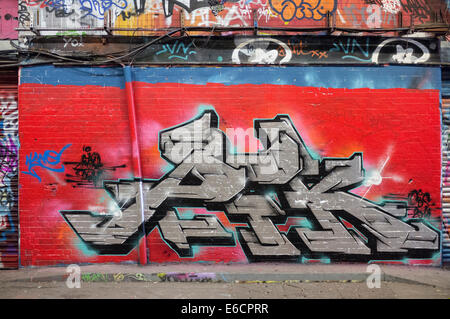 Londons Leake Straße zugelassenen Graffiti Zone in der Nähe von Waterloo Station, UK Stockfoto