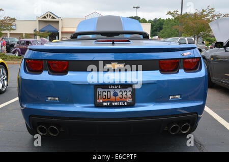 Einen blauen Chevrolet Camaro Cabrio. Stockfoto