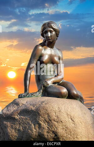 Die Statue der kleinen Meerjungfrau, Kopenhagen, Dänemark Stockfoto
