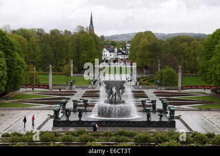 Vigeland-Anlage im Frognerpark in Oslo an einem regnerischen Tag Stockfoto