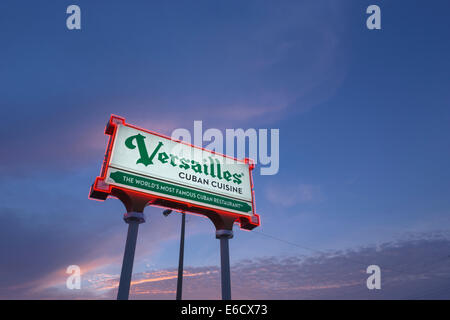 CUBAN AMERICAN RESTAURANT IN VERSAILLES UNTERZEICHNEN SW 8TH STREET-MIAMI-FLORIDA-USA Stockfoto