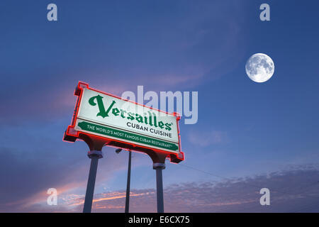 CUBAN AMERICAN RESTAURANT IN VERSAILLES UNTERZEICHNEN SW 8TH STREET-MIAMI-FLORIDA-USA Stockfoto