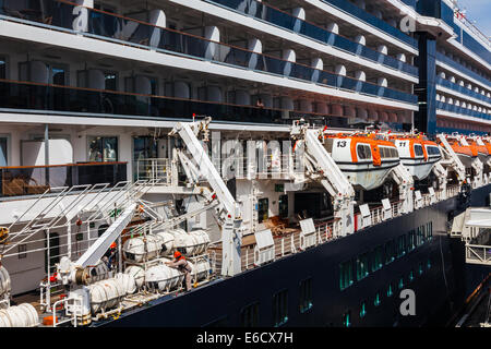 Kreuzfahrt Schiff angedockt am Kreuzfahrtterminal in Vancouver, Kanada Stockfoto