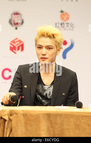 Hong Kong, China. 15. August 2014. Jun-Su Kim, Kim Jae-Joong und Park Yoo-Chun südkoreanische Boyband JYJ teilnehmen eine Pressekonferenz vor Konzert im AsiaWorld-Expo in Hongkong, China am Freitag, 15. August 2014. © TopPhoto/Alamy Live-Nachrichten Stockfoto