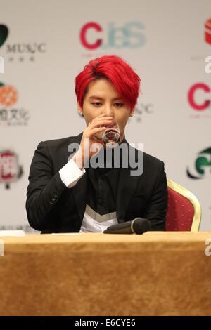 Hong Kong, China. 15. August 2014. Jun-Su Kim, Kim Jae-Joong und Park Yoo-Chun südkoreanische Boyband JYJ teilnehmen eine Pressekonferenz vor Konzert im AsiaWorld-Expo in Hongkong, China am Freitag, 15. August 2014. © TopPhoto/Alamy Live-Nachrichten Stockfoto