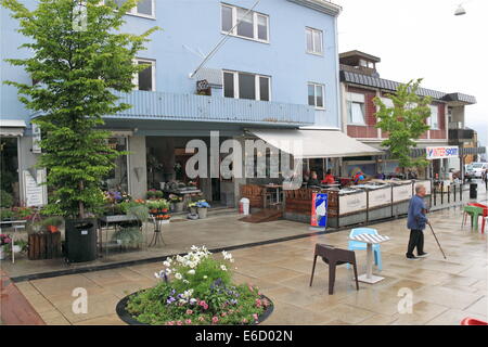 Fußgängerzone erforscht, Åndalsnes Zentrum, Rauma, Romsdalsfjorden, Møre Og Romsdal, Vestlandet, Norwegen, Skandinavien, Europa Stockfoto