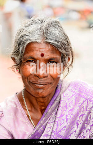 Alte indische Frau, Porträt, Mysore, Karnataka, Südindien, Indien Stockfoto