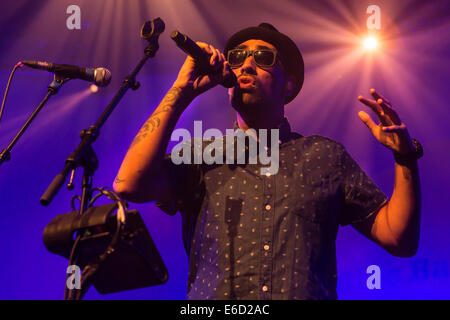 Joe Dukie, Sänger der Band New Zealand Fat Freddy &#39; s Tropfen, live am Blue Balls Festival, Luzern, Schweiz Stockfoto