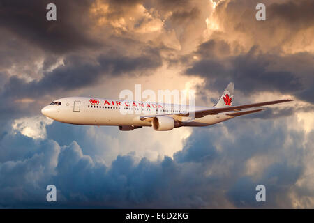 Air Canada Boeing 767-333 ER im Flug Stockfoto