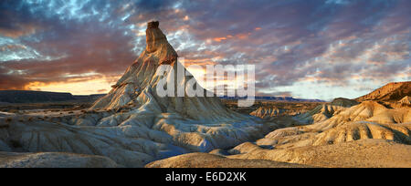 Castildeterra Felsformation in der bardena Blanca der Naturpark Bardenas Reales, Navarra, Spanien Stockfoto