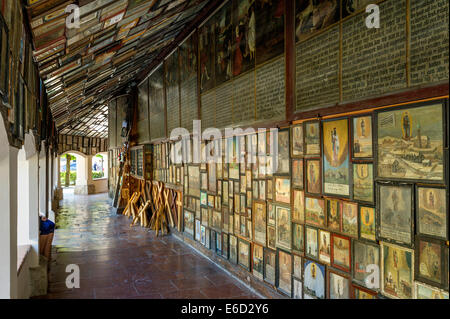 Votivgaben im Kreuzgang herum die Heiligtum der Muttergottes von Altötting, Altötting, Upper Bavaria, Bavaria, Germany Stockfoto