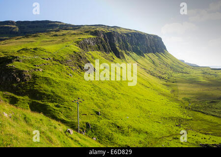 Schroffen Moorland über Loch Na Keal auf Mull, Schottland. Stockfoto