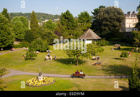 Öffentlicher Park Parade Gardens im Zentrum von Bath, Somerset, England Stockfoto