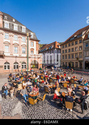 Deutschland, Baden-Württemberg, Heidelberg, Blick zum Straßencafé in der Altstadt Stockfoto