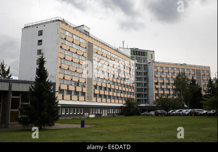 Klink, Deutschland. 19. August 2014. Das Müritz Hotel in Klink, Deutschland, 19. August 2014. Nach den Plänen der Avila-Gruppe aus Berlin soll das Gebäude im Jahr 2014 abgerissen werden. Das ehemalige Hotel der DDR Gewerkschaft wird durch eine neue Hotelanlage bis 2017 ersetzt werden. Foto: Bernd Wuestneck/Dpa/Alamy Live News Stockfoto