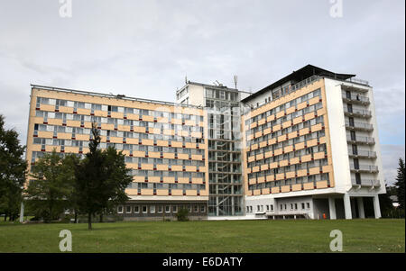 Klink, Deutschland. 19. August 2014. Das Müritz Hotel in Klink, Deutschland, 19. August 2014. Nach den Plänen der Avila-Gruppe aus Berlin soll das Gebäude im Jahr 2014 abgerissen werden. Das ehemalige Hotel der DDR Gewerkschaft wird durch eine neue Hotelanlage bis 2017 ersetzt werden. Foto: Bernd Wuestneck/Dpa/Alamy Live News Stockfoto