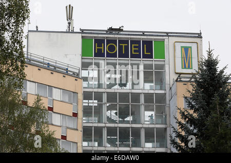 Klink, Deutschland. 19. August 2014. Das Müritz Hotel in Klink, Deutschland, 19. August 2014. Nach den Plänen der Avila-Gruppe aus Berlin soll das Gebäude im Jahr 2014 abgerissen werden. Das ehemalige Hotel der DDR Gewerkschaft wird durch eine neue Hotelanlage bis 2017 ersetzt werden. Foto: Bernd Wuestneck/Dpa/Alamy Live News Stockfoto