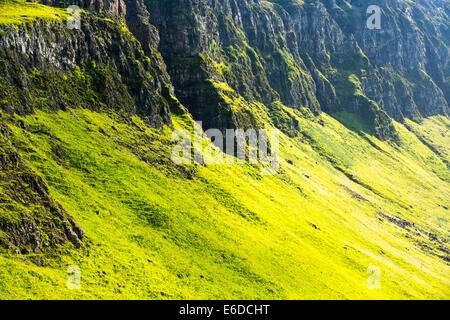 Schroffen Moorland über Loch Na Keal auf Mull, Schottland. Stockfoto