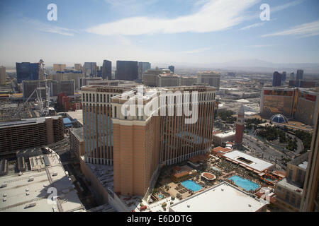 Der Blick von der 42. Etage des Palazzo Hotel zeigt der Streifen und das venetian Hotel. Stockfoto