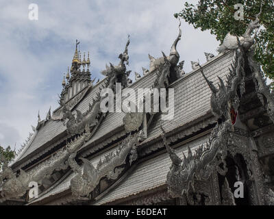 Wat Muen Saen, Chiang Mai, Thailand machte ein Tempel aus Metall Stockfoto