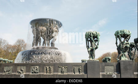 Brunnen am berühmten Oslo Wahrzeichen Gustav Vigeland-Skulpturenpark. Stockfoto