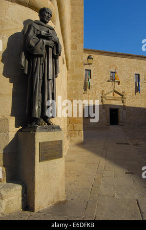 Caceres, San Pedro de Alcantara Statue, UNESCO-Weltkulturerbe, Extremadura, Spanien Stockfoto