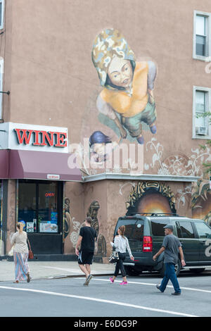 Wandgemälde zieren die Wände im Stadtteil Bushwick, Brooklyn in New York auf Samstag, 16. August 2014. Stockfoto