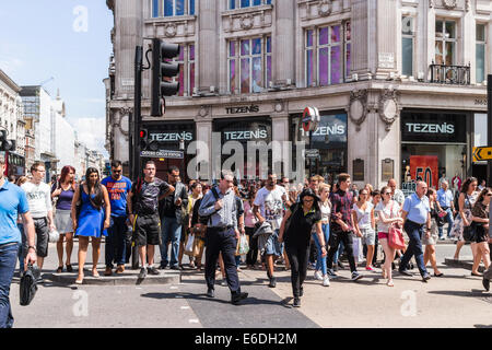 Shopper am Oxford Street-London Stockfoto