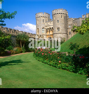 Wassergraben Garten normannischen Turm Windsor Castle Windsor Berkshire UK Stockfoto