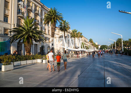 Riva, Strandpromenade, Split, Kroatien Stockfoto