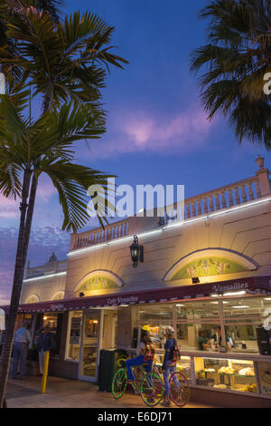 GEHEN SIE KAFFEE FENSTER VERSAILLES CUBAN AMERICAN RESTAURANT SW 8. STRAßE MIAMI FLORIDA USA Stockfoto