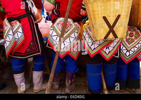 China. Provinz Yunnan. Wochenmarkt am Xinjie. Frau Yi. Stockfoto