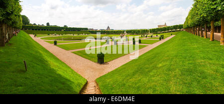 Villandry, Frankreich - 9. Juni 2014: Château et Jardins de Villandry. Ansicht des Teil des Schlosses und des Gartens des Parks. Stockfoto