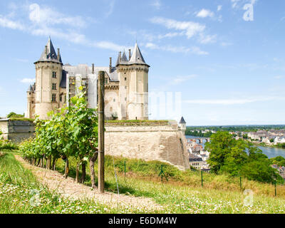 Saumur, Frankreich - 10. Juni 2014: Blick auf die Burg auf die Stadt Stockfoto