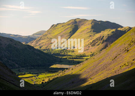 Blick in Richtung Brotherswater von Kirkstone Pass im Lake District, UK. Stockfoto