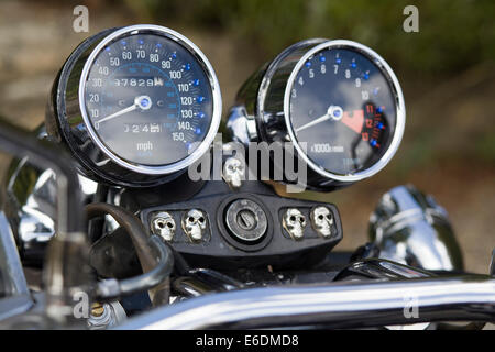Motorrad Instrumente Tacho und Drehzahlmesser Stockfotografie - Alamy