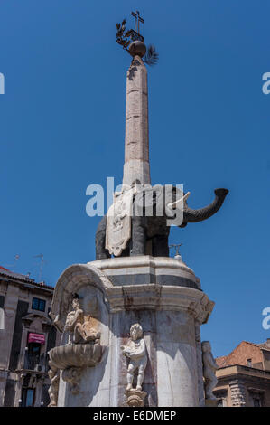 Brunnen des Elefanten in Domplatz, Catania, Sizilien. La Fontana dell'Elefante, Piazza Duomo. Stockfoto