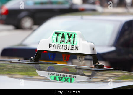 Taxischild Paris in Paris Stockfoto