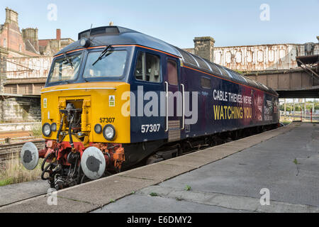 Direct Rail Services Klasse 57 Diesel mit "Kabel Diebe wir bist Watching You" slogan Stockfoto