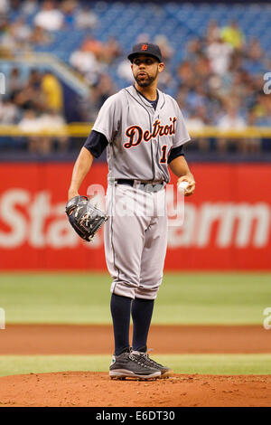 St. Petersburg, Florida, USA. 21. August 2014. Detroit Tigers ab Krug David Price (14) nimmt den Hügel an der Unterseite des ersten Inning bei den Detroit Tigers bei den Tampa Bay Rays im Tropicana Field in St. Petersburg, Florida am Donnerstag, 21. August 2014 beginnen. Bildnachweis: ZUMA Press, Inc/Alamy Live-Nachrichten Stockfoto