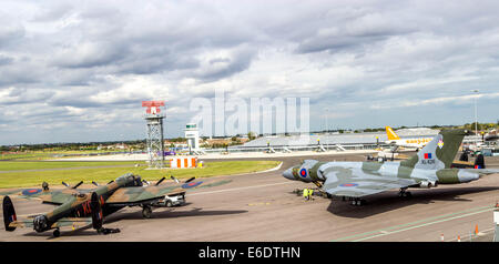 Southend on Sea, Essex, England. 21. August 2014.  Lancasters und der Vulkan am Southend Airport. Bildnachweis: Darren Attersley/Alamy Live News Stockfoto