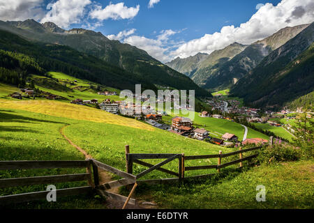 Gesamtansicht der vor-und Nachsaison Sölden im Sommer Stockfoto