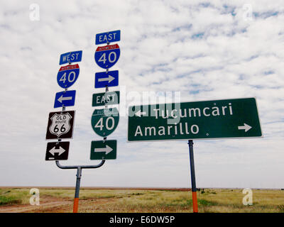 Midway in Adrian Texas zwischen Chicago, Illinois, und Los Angeles, Kalifornien, entlang der alten Route 66 Highway hat eine touristische Attraktion, wie es war, bevor die Autobahn zu Reisen geworden. Stockfoto